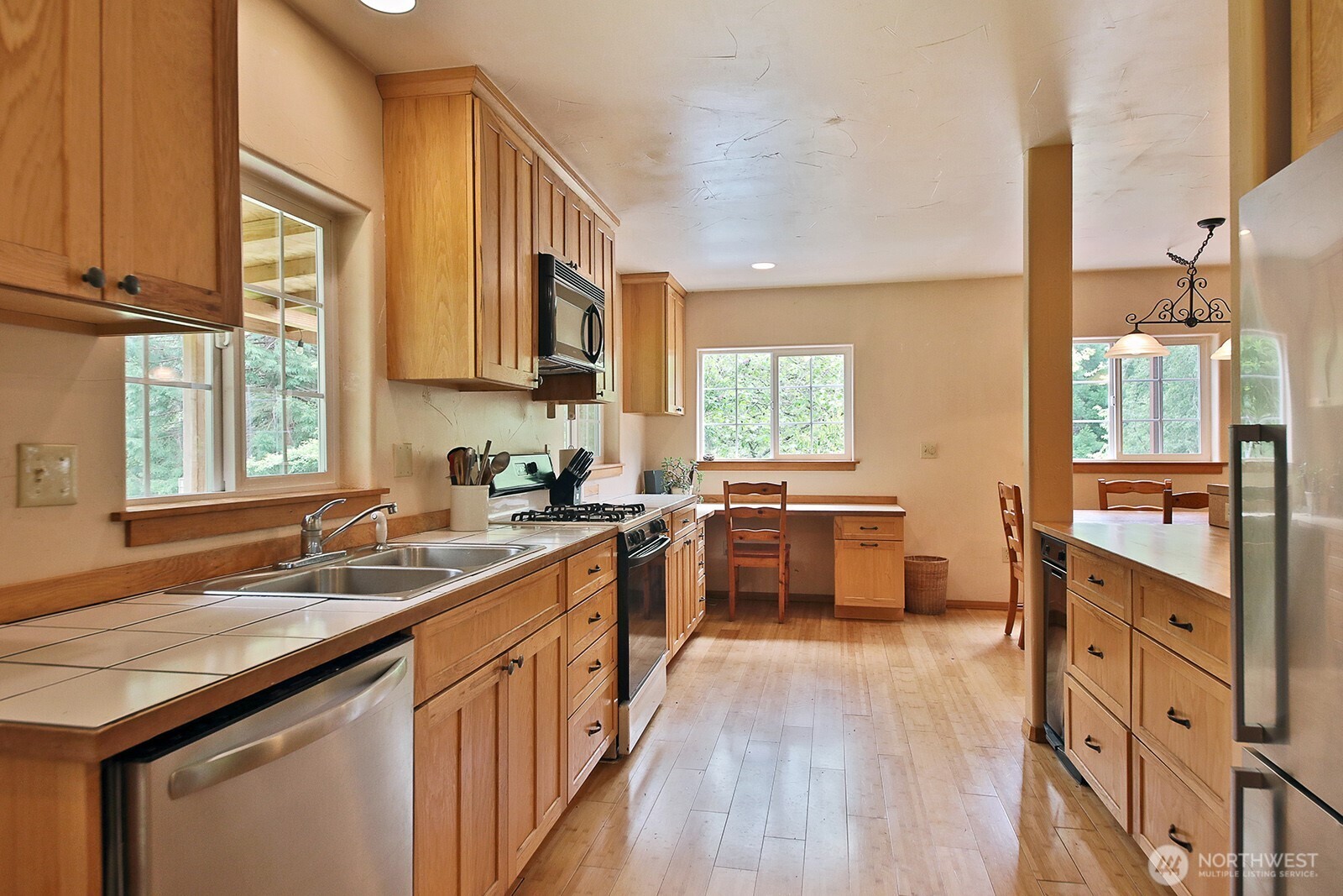 6939 Old Wagon Road Clinton, WA 98236 - Photo 5 of 40 Gallery Image 5