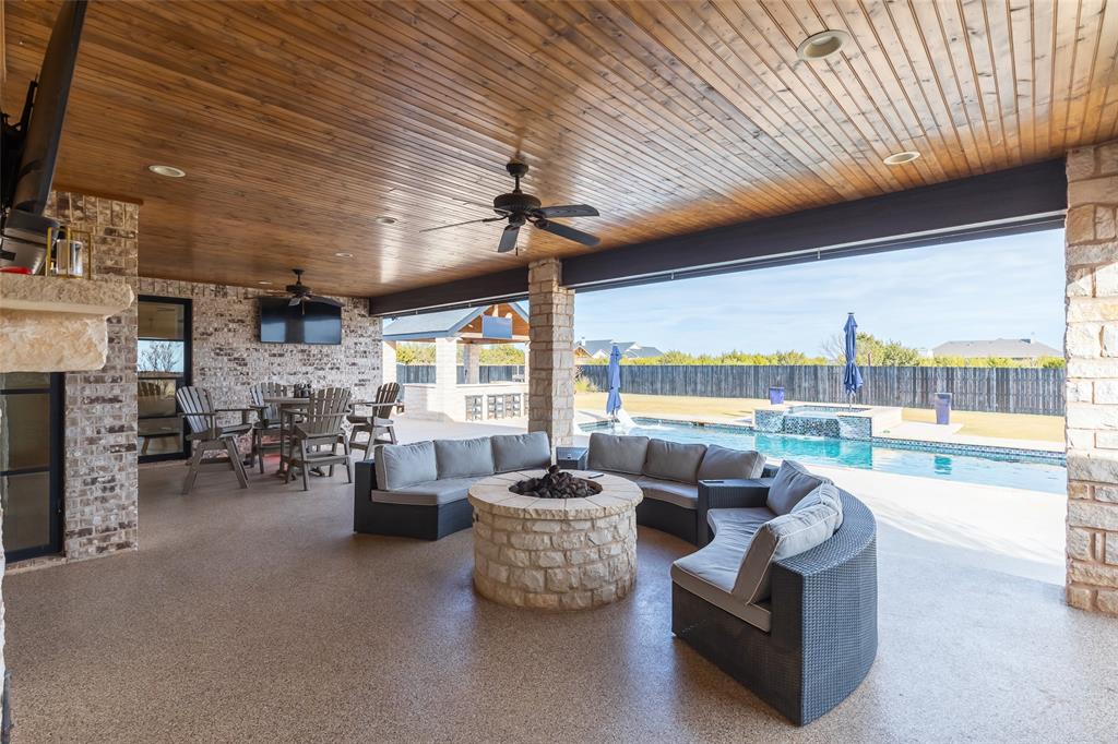 169 Pne Spgs Cove Tuscola, TX 79562 - Photo 27 of 40 a living room with furniture and a large window