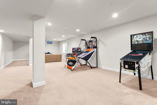 a view of a livingroom with furniture