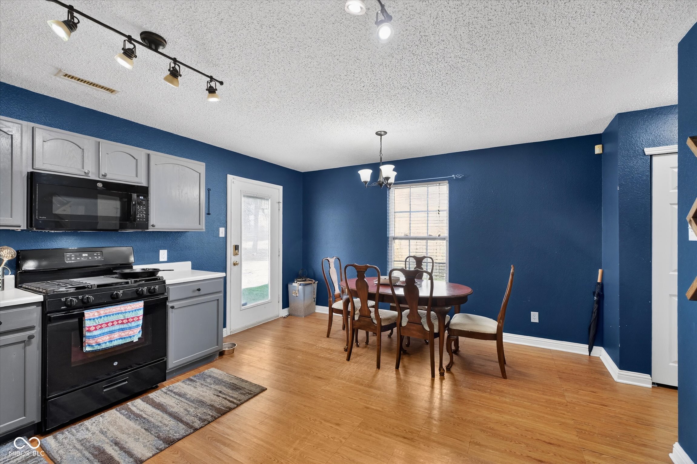 8238 Spring Wind Drive Indianapolis, IN 46239 - Photo 12 of 33