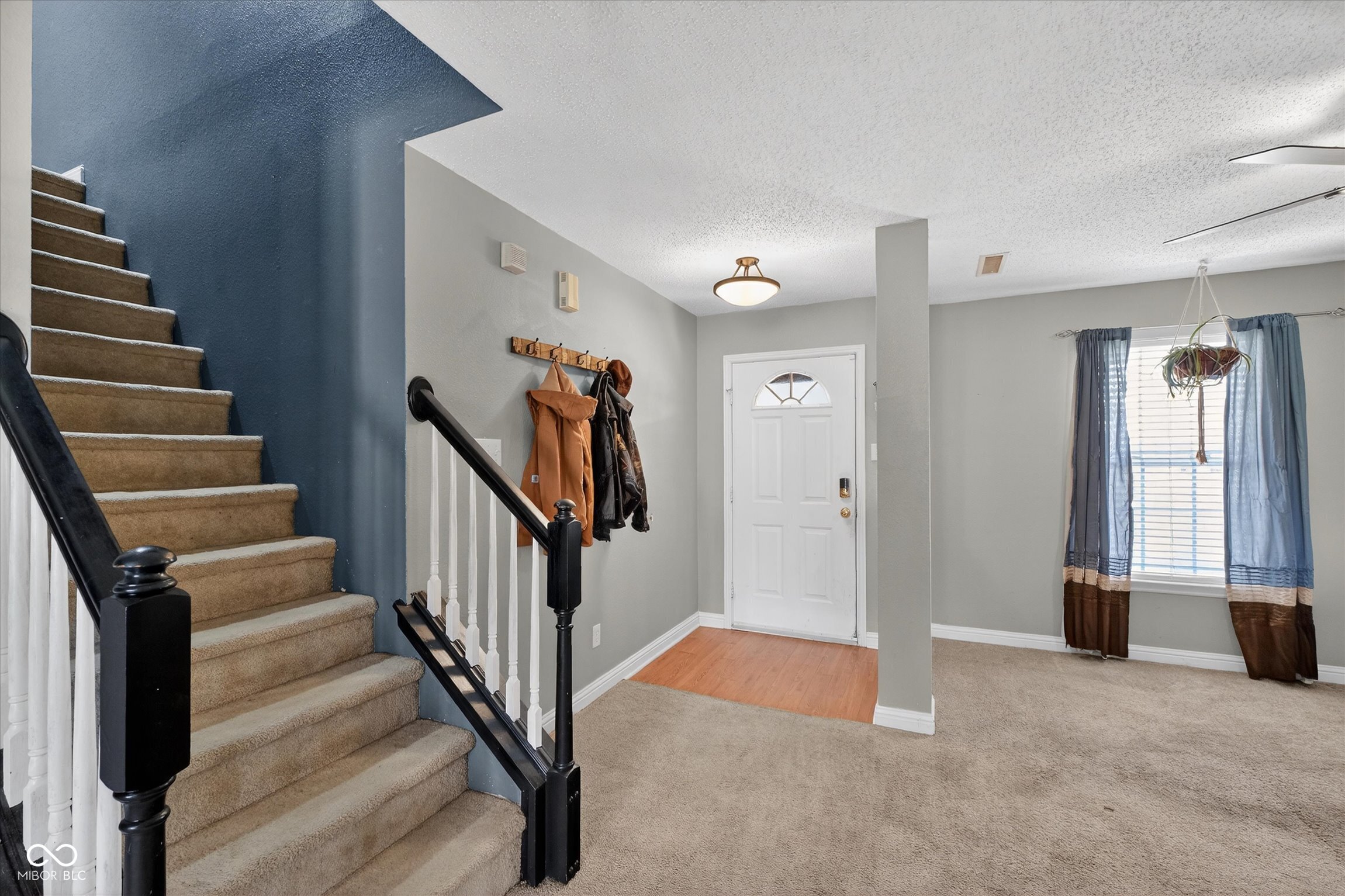 8238 Spring Wind Drive Indianapolis, IN 46239 - Photo 3 of 33