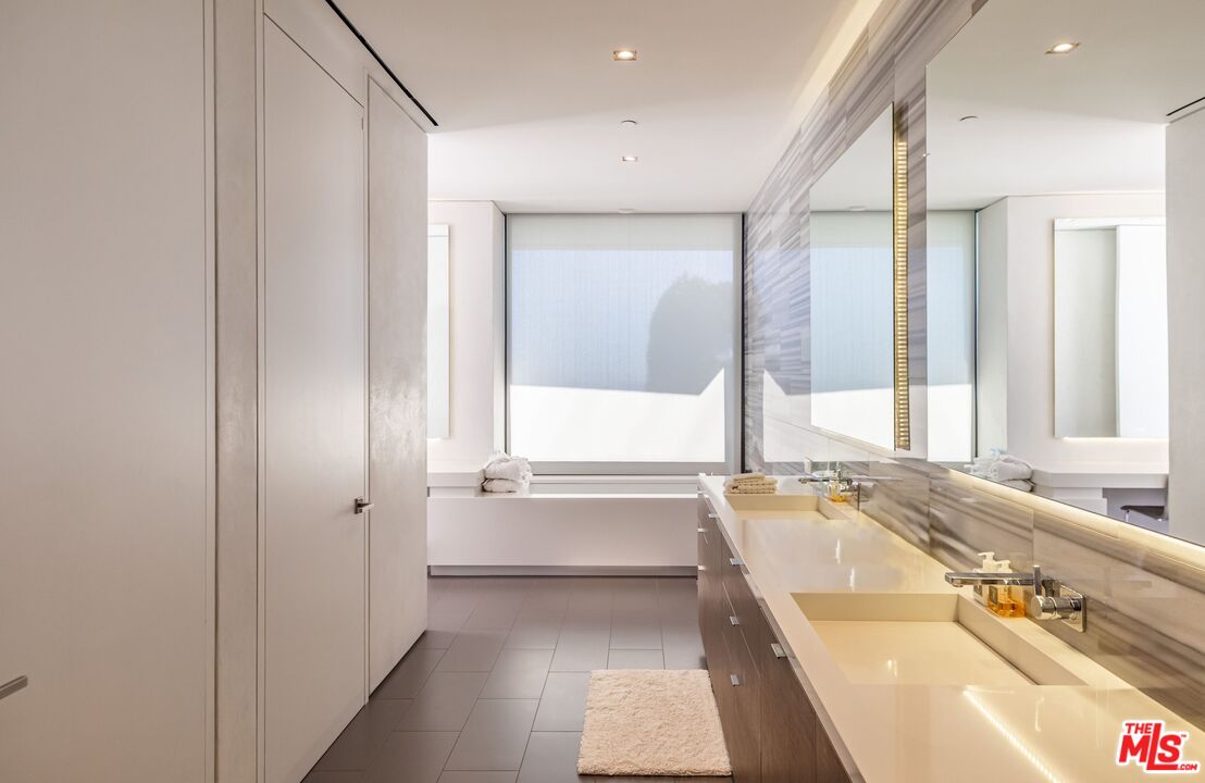 1535 Carla Ridge Beverly Hills, CA 90210 - Photo 11 of 18