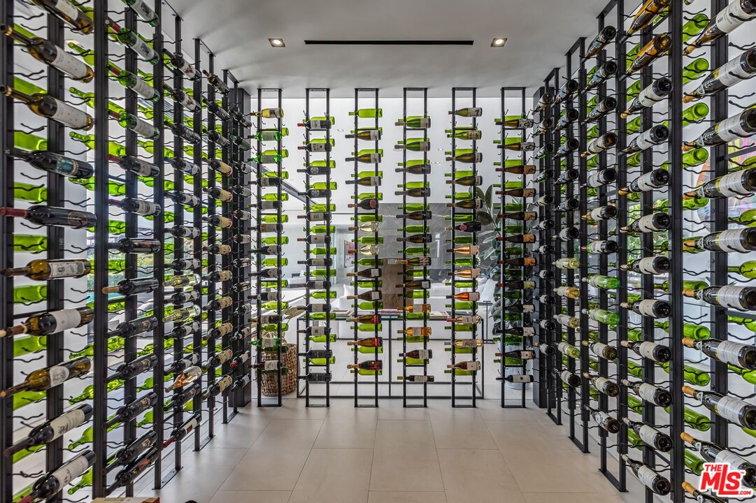 1535 Carla Ridge Beverly Hills, CA 90210 - Photo 13 of 18