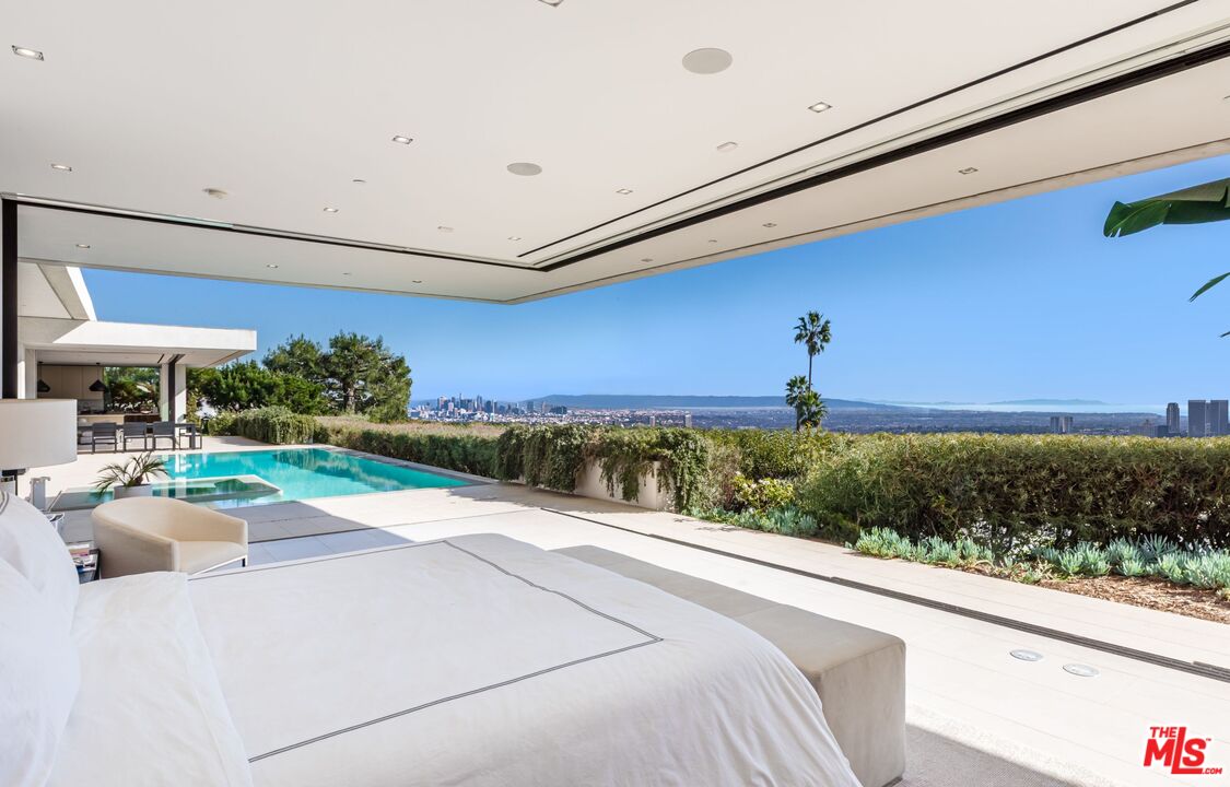 1535 Carla Ridge Beverly Hills, CA 90210 - Photo 14 of 23