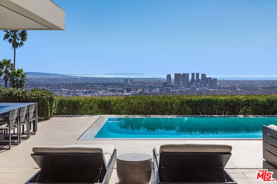 1535 Carla Ridge Beverly Hills, CA 90210 - Photo 14 of 18