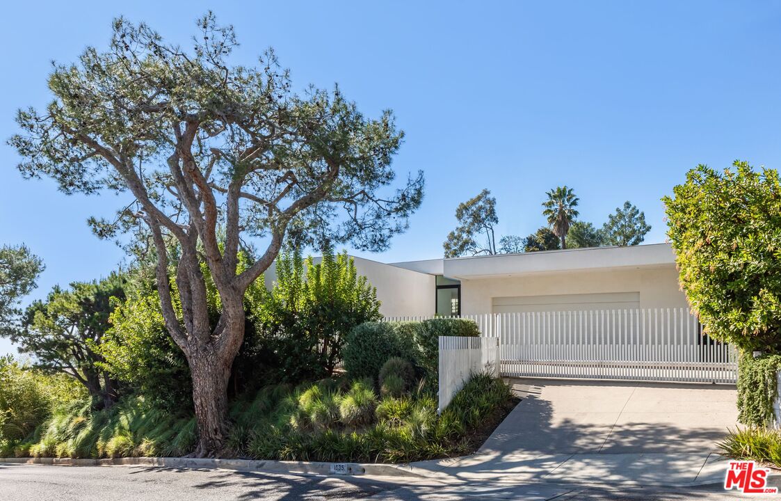 1535 Carla Ridge Beverly Hills, CA 90210 - Photo 4 of 18