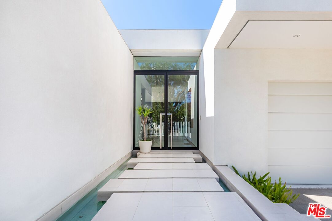 1535 Carla Ridge Beverly Hills, CA 90210 - Photo 5 of 18