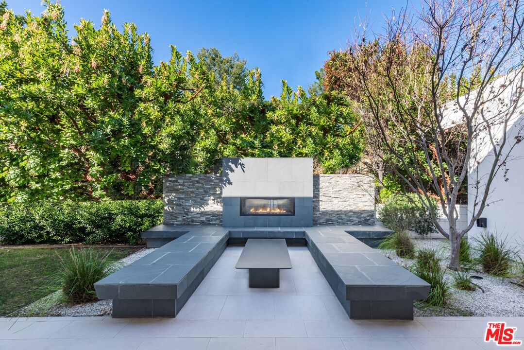 1535 Carla Ridge Beverly Hills, CA 90210 - Photo 7 of 18