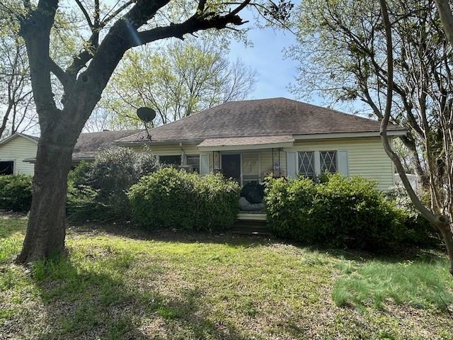 507 West Locust Street Whitewright, TX 75491 - Photo 4 of 16