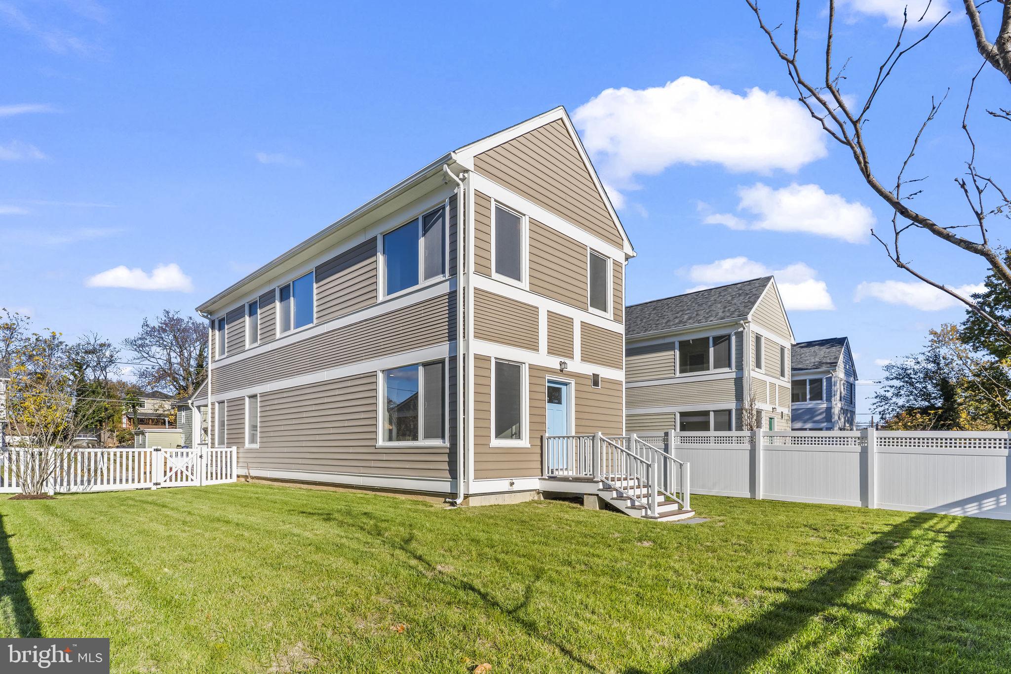 721 60th Place Capitol Heights, MD 20743 - Photo 4 of 33 a house view with a garden space