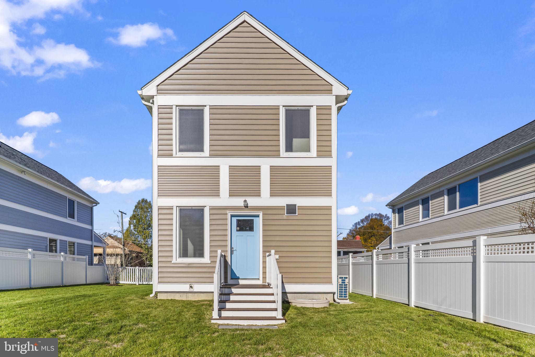 721 60th Place Capitol Heights, MD 20743 - Photo 5 of 33 a view of a house with a yard