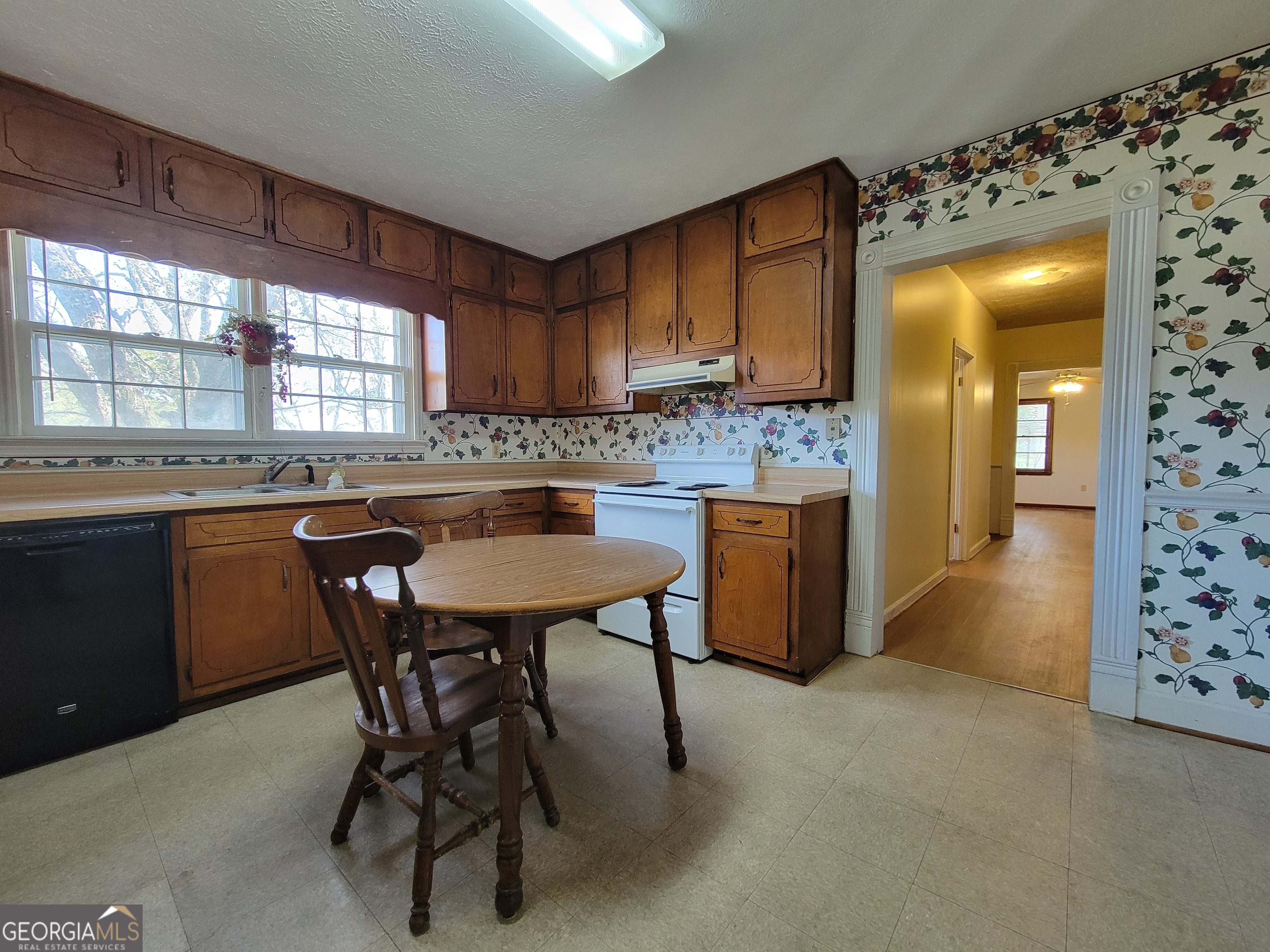 475 Bankhead Highway Winder, GA 30680 - Photo 4 of 11 a kitchen with a table and chairs in it