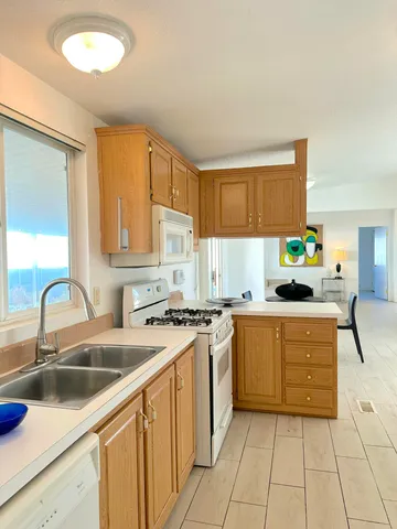 $1,995 | 14777 Palm Drive, Unit 144, Desert Hot Springs, CA 92240