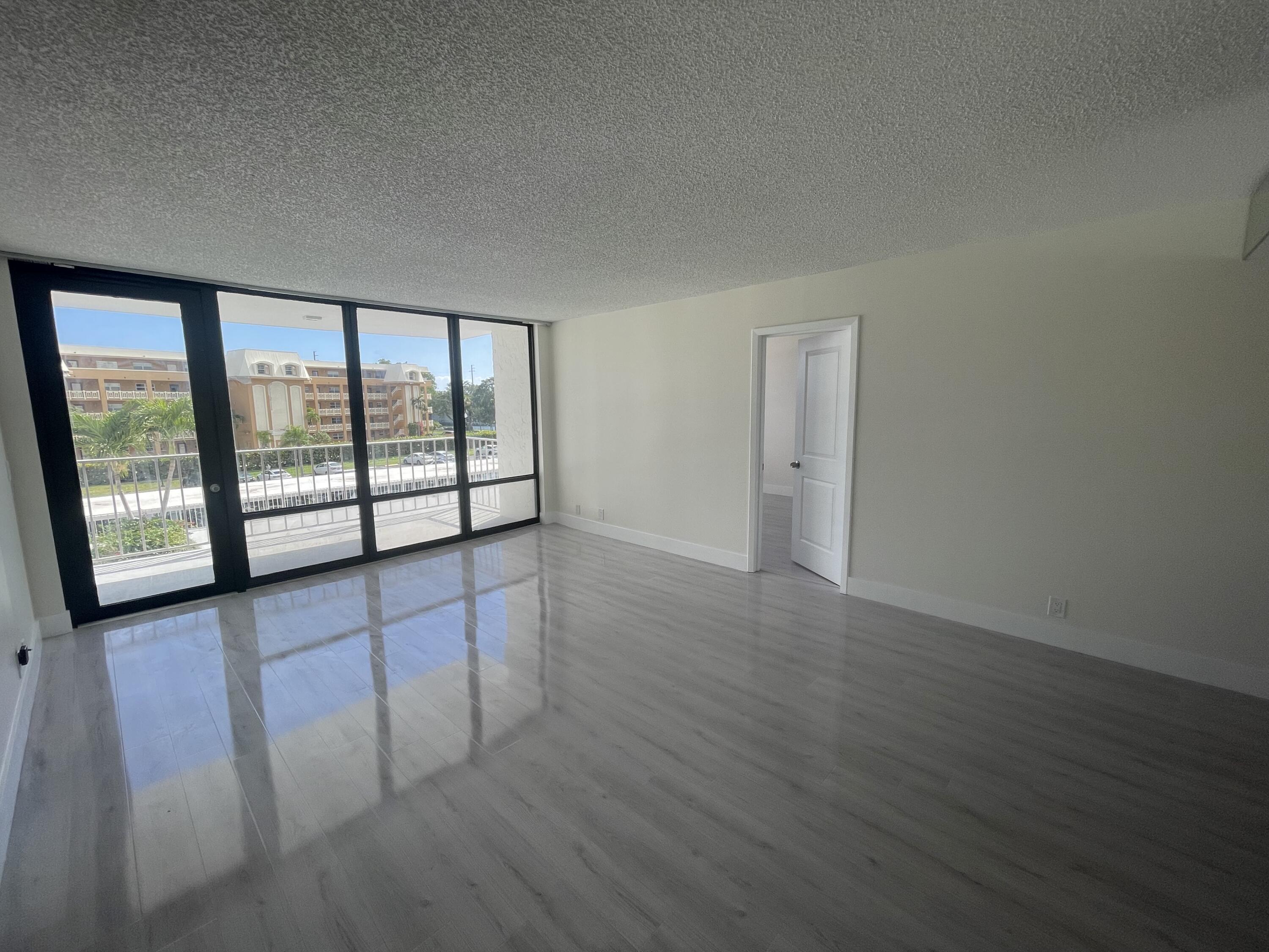 336 Golfview Road, Unit 309 North Palm Beach, FL 33408 - Photo 9 of 26 IMG_4344