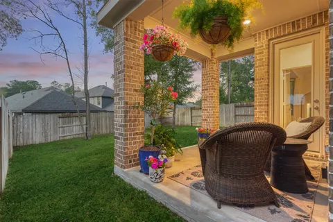 $472,000 | 530 West Cascade Heights Drive, Montgomery, TX 77316