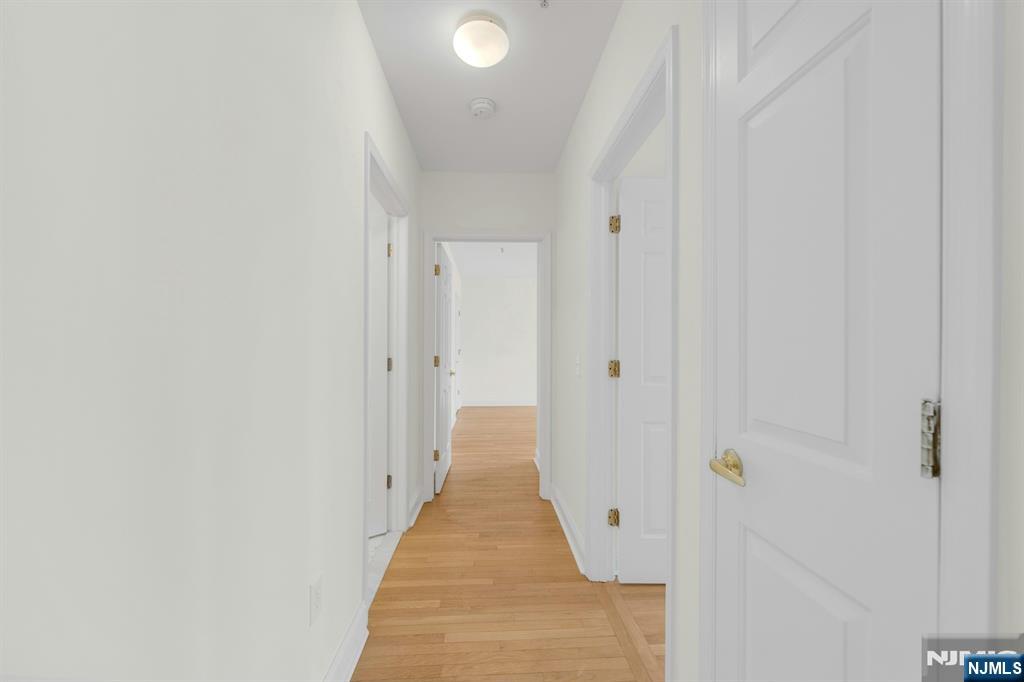 118 The Promenade Edgewater, NJ 07020 - Photo 11 of 32