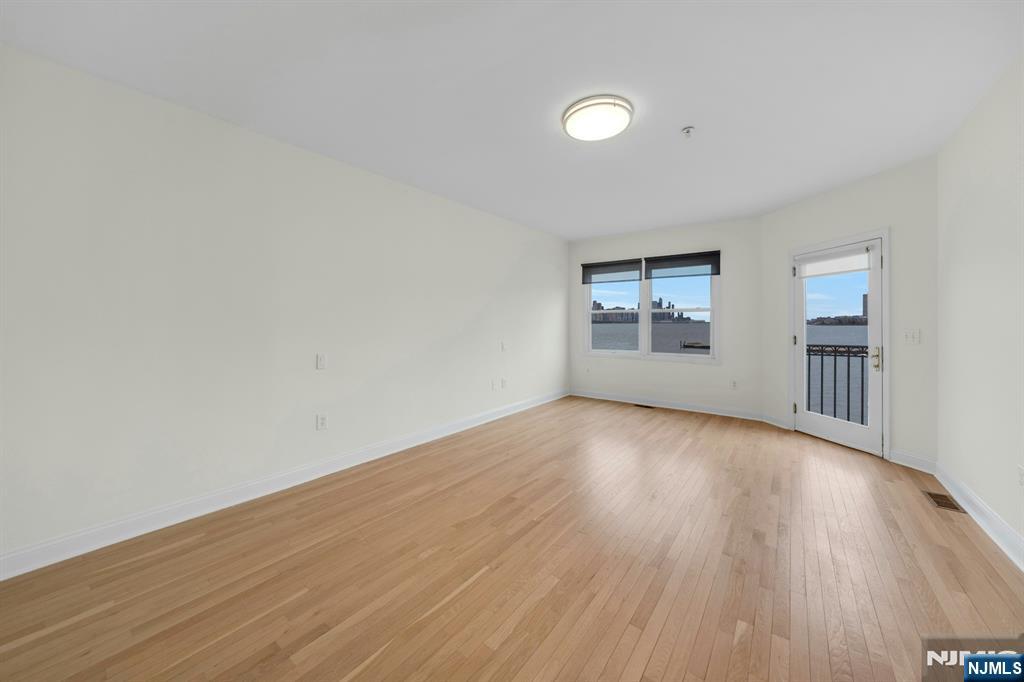 118 The Promenade Edgewater, NJ 07020 - Photo 13 of 32