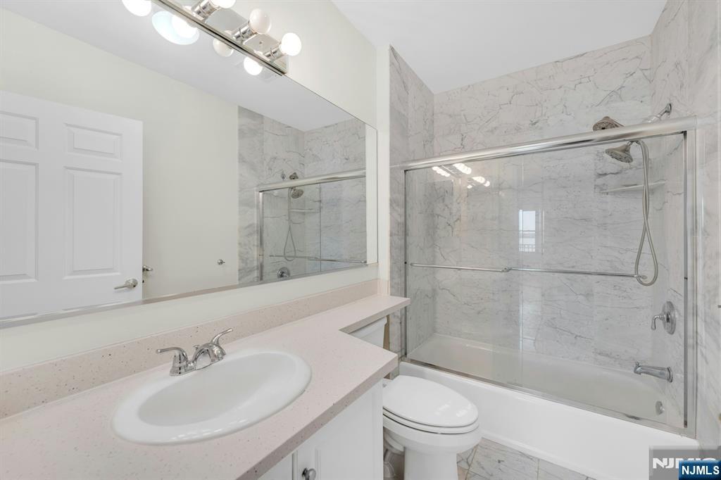 118 The Promenade Edgewater, NJ 07020 - Photo 18 of 32