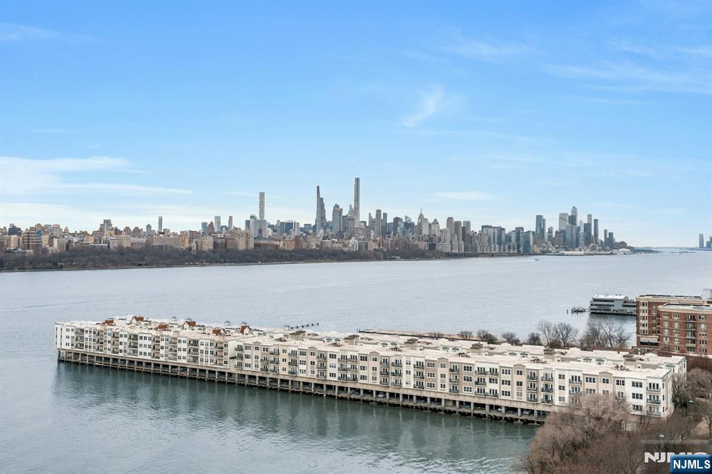 118 The Promenade Edgewater, NJ 07020 - Photo 2 of 32
