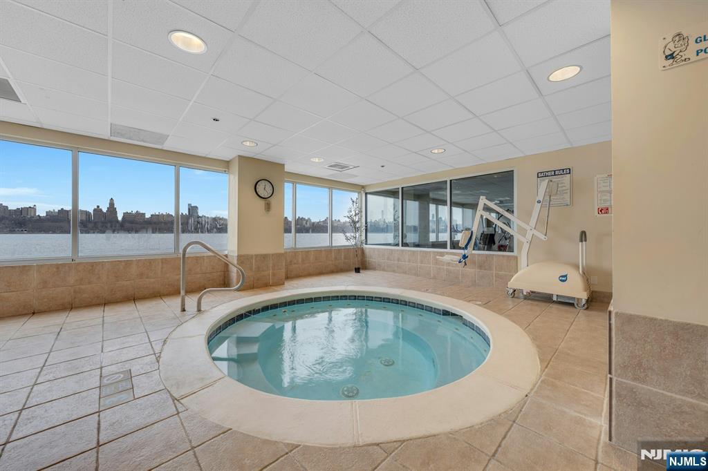 118 The Promenade Edgewater, NJ 07020 - Photo 23 of 32