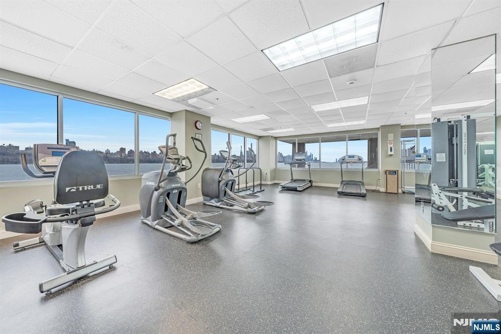 118 The Promenade Edgewater, NJ 07020 - Photo 26 of 32