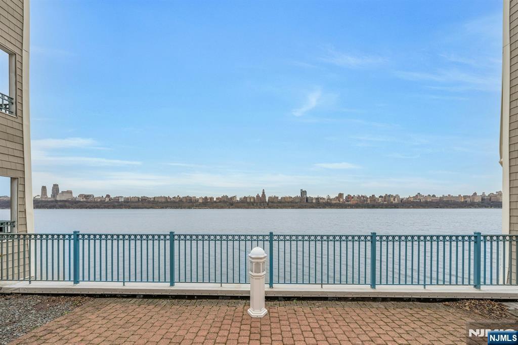 118 The Promenade Edgewater, NJ 07020 - Photo 27 of 32