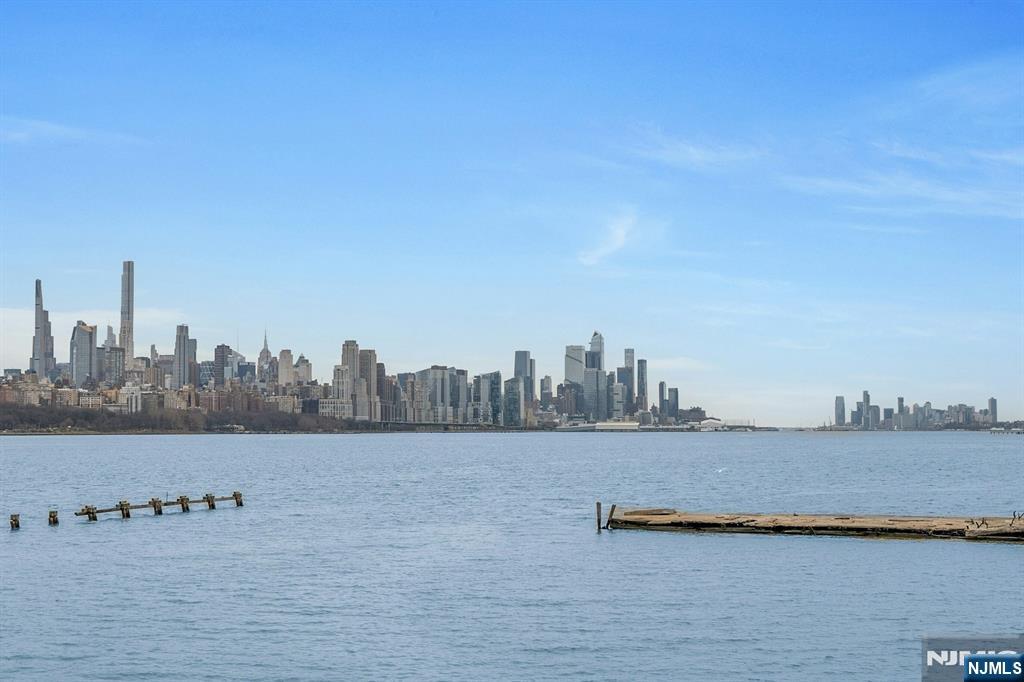 118 The Promenade Edgewater, NJ 07020 - Photo 29 of 32