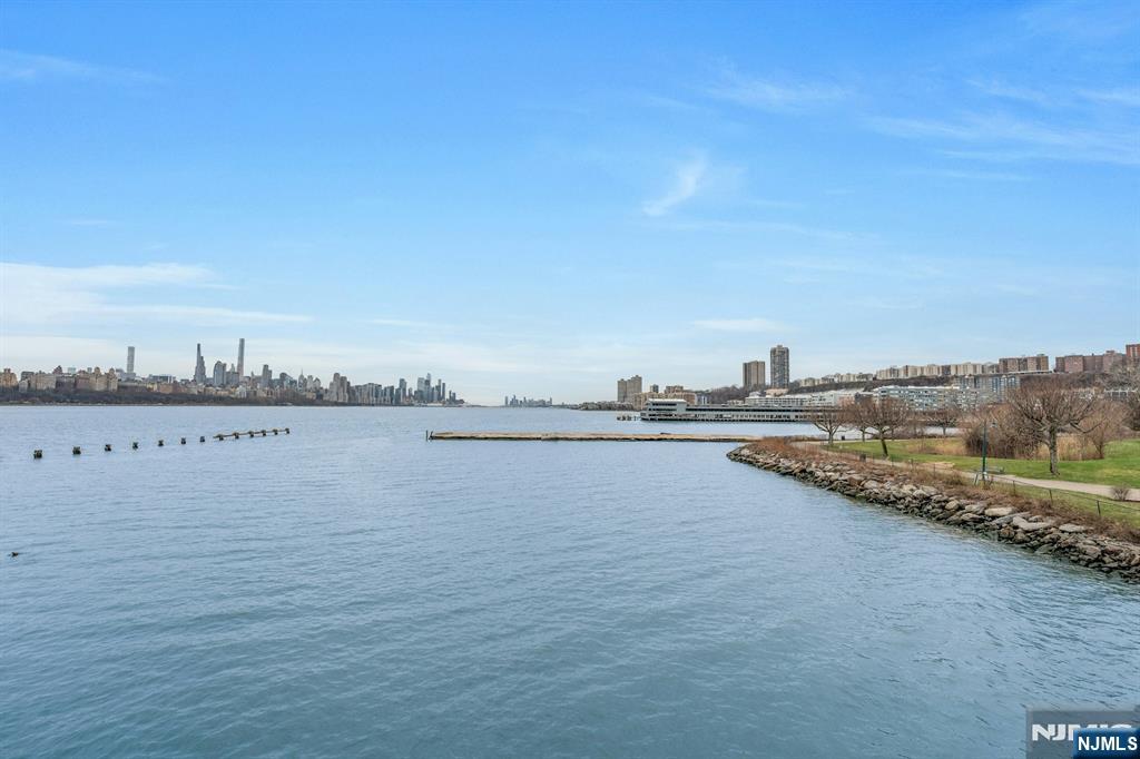 118 The Promenade Edgewater, NJ 07020 - Photo 30 of 32