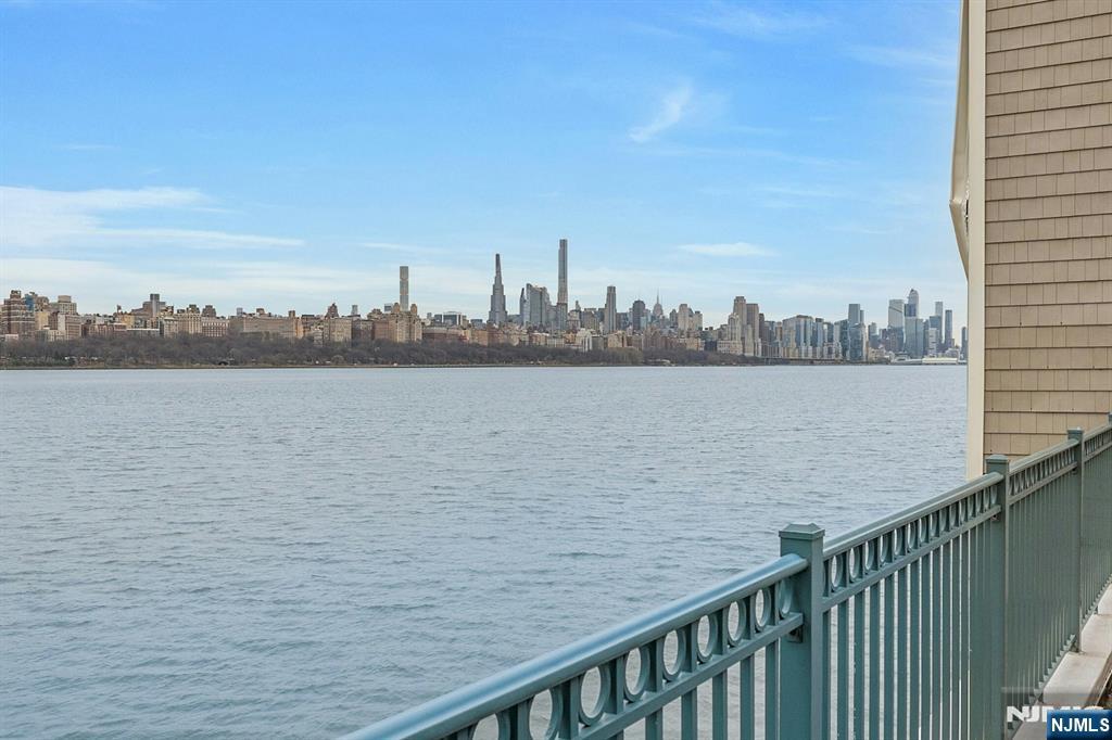 118 The Promenade Edgewater, NJ 07020 - Photo 6 of 32