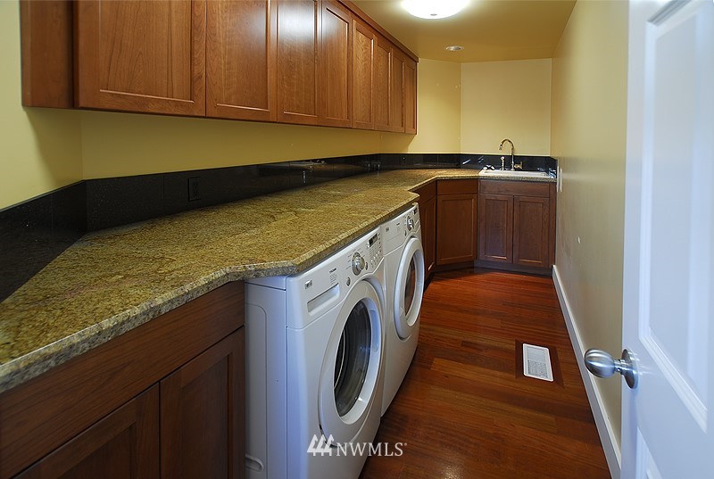 810 Park Road Bellevue, WA 98004 - Photo 14 of 25 Gallery Image 14
