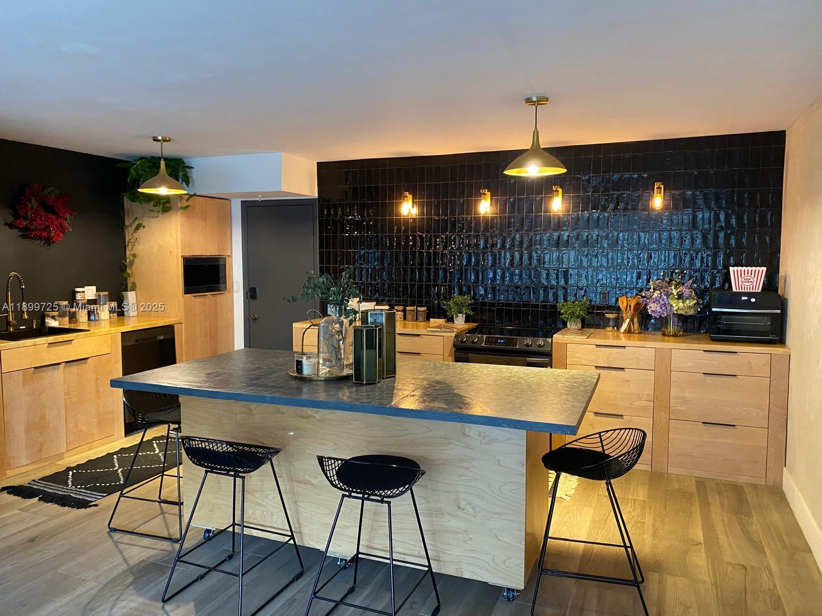 550 Ocean Drive, Unit 2D Key Biscayne, FL 33149 - Photo 7 of 35 a kitchen with a table and chairs