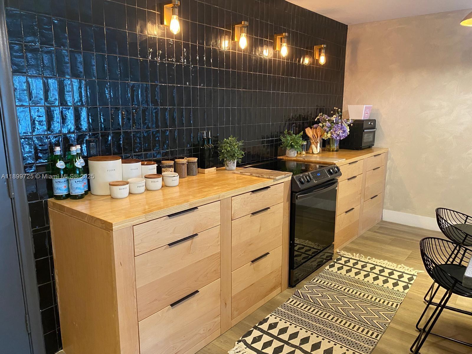 550 Ocean Drive, Unit 2D Key Biscayne, FL 33149 - Photo 8 of 35 a utility room with dryer and washer