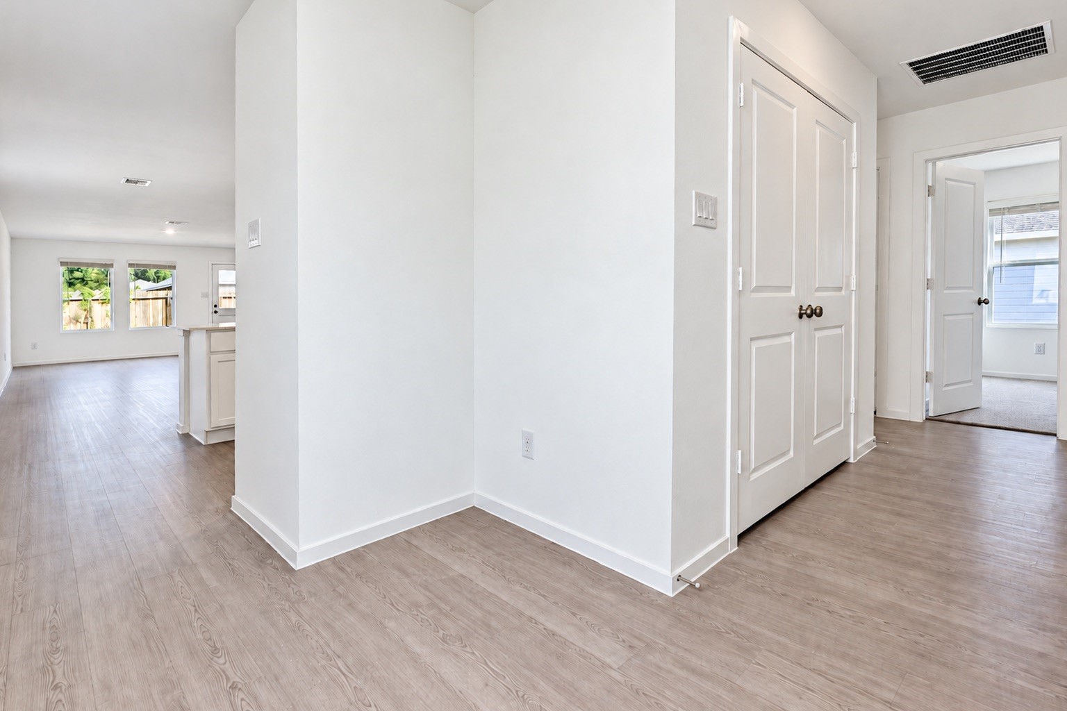 10947 Independence Road Cleveland, TX 77328 - Photo 6 of 28 Gallery Image 6