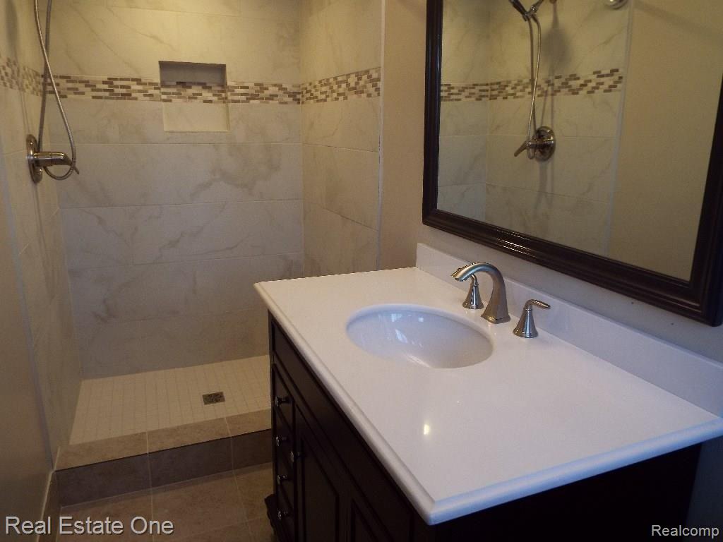 16115 Riverside Street Livonia, MI 48154 - Photo 21 of 29