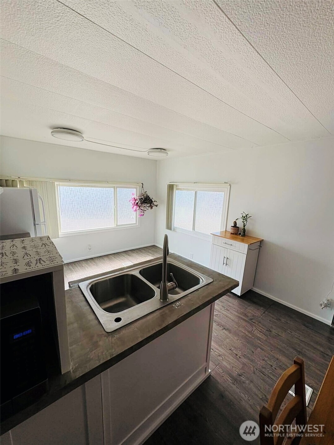 2302 R Street Southeast, Unit 125 Auburn, WA 98002 - Photo 7 of 20 a kitchen that has a sink and a stove