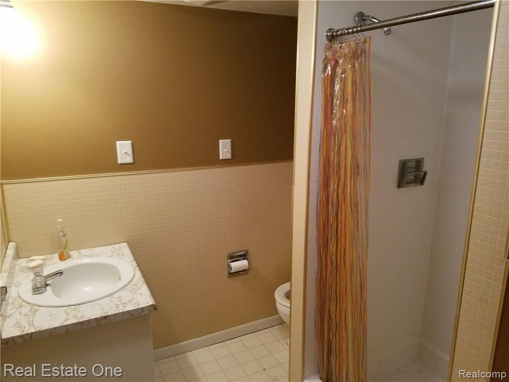 1348 Sycamore Drive Rochester, MI 48307 - Photo 22 of 25