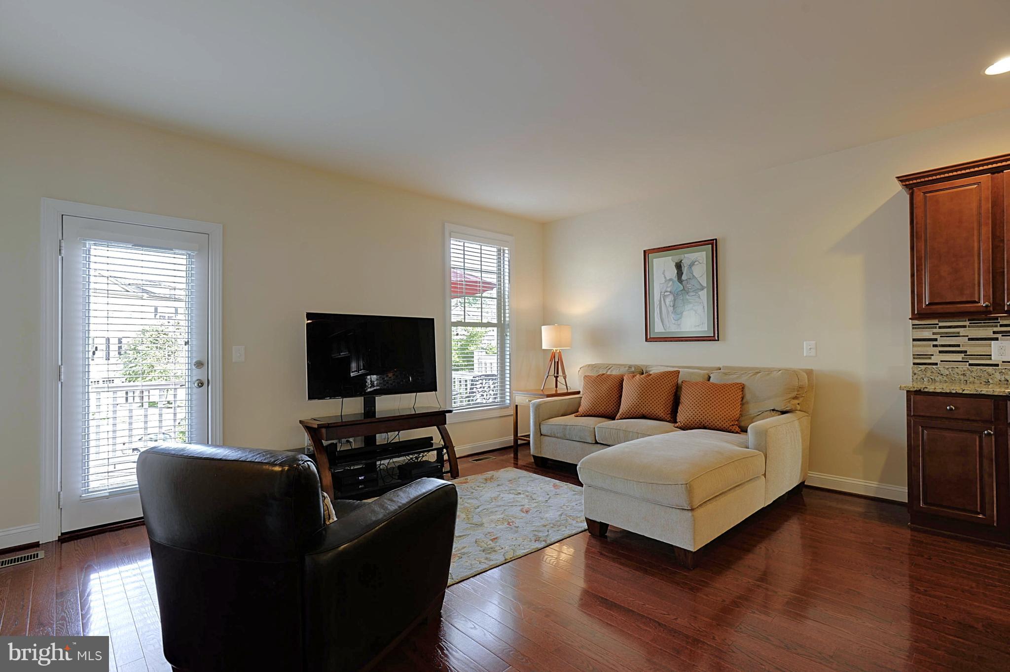 43346 Old Ryan Road Ashburn, VA 20148 - Photo 6 of 25 Living Room conveniently open to kitchen