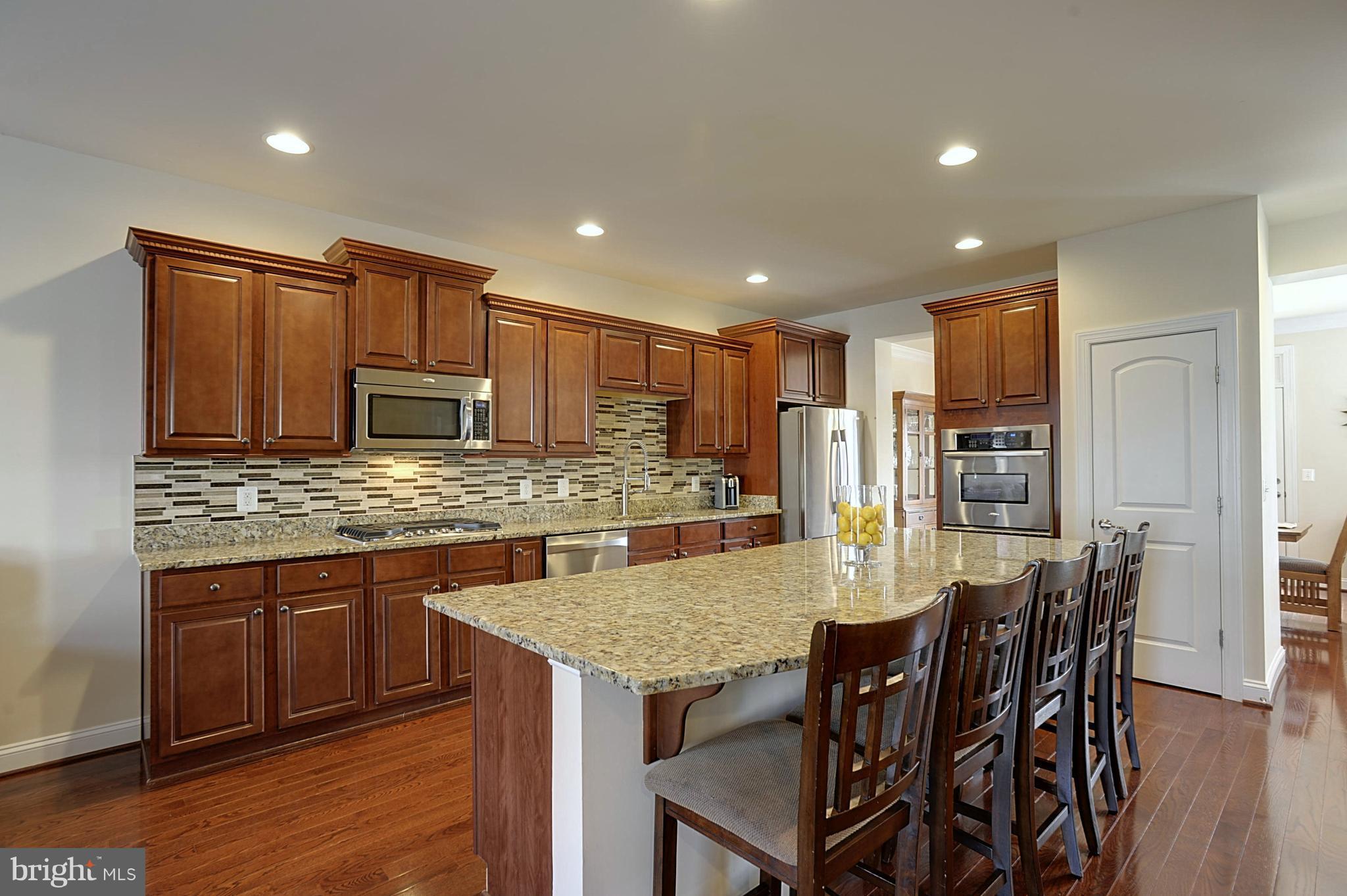 43346 Old Ryan Road Ashburn, VA 20148 - Photo 7 of 25 Kitchen w/5 burner gas cooktop and pantry