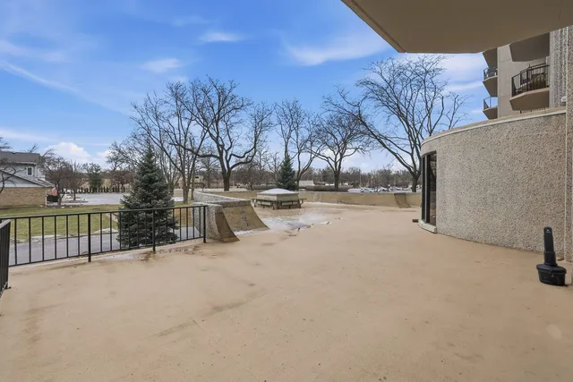 $240,000 | 190 South Wood Dale Road, Unit 200, Wood Dale, IL 60191