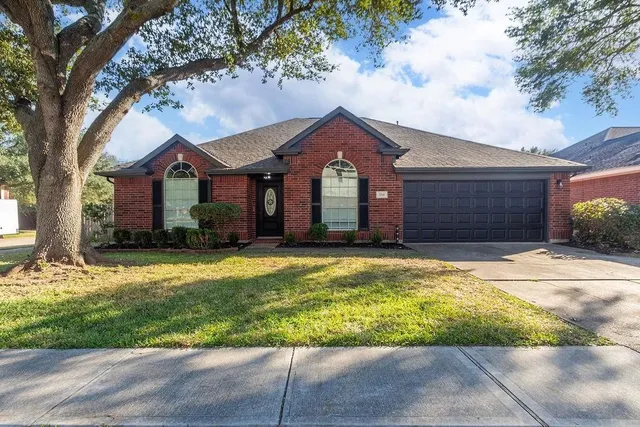 $2,500 | 3718 Brighton Lane, Pearland, TX 77584