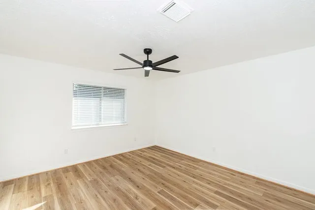 $2,500 | 3718 Brighton Lane, Pearland, TX 77584