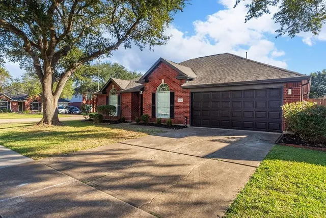 $2,500 | 3718 Brighton Lane, Pearland, TX 77584