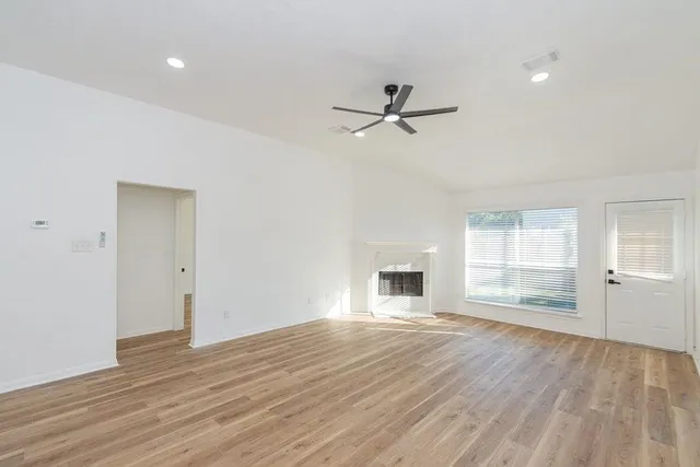 $2,500 | 3718 Brighton Lane, Pearland, TX 77584