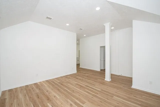 $2,500 | 3718 Brighton Lane, Pearland, TX 77584