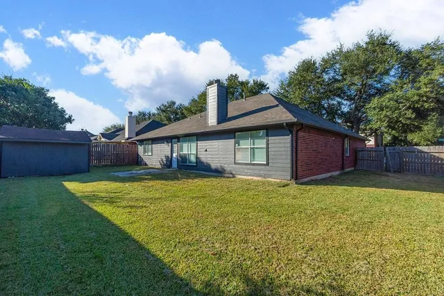 $2,500 | 3718 Brighton Lane, Pearland, TX 77584