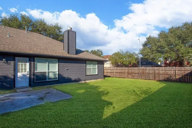 $2,500 | 3718 Brighton Lane, Pearland, TX 77584