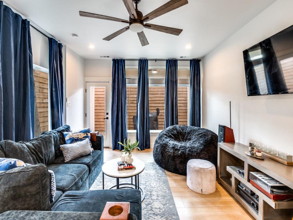 1960 Toronto Street Dallas, TX 75212 - Photo 11 of 26