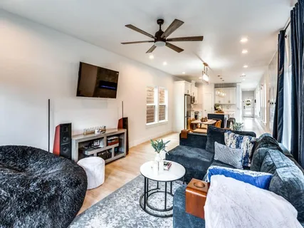 $499,900 | 1960 Toronto Street, Dallas, TX 75212