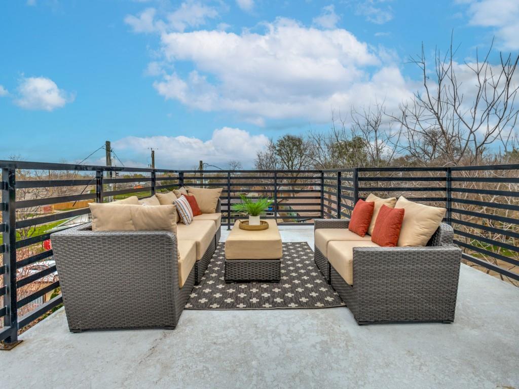 1960 Toronto Street Dallas, TX 75212 - Photo 22 of 26 Rooftop terrace with ample root for table and lounge space.