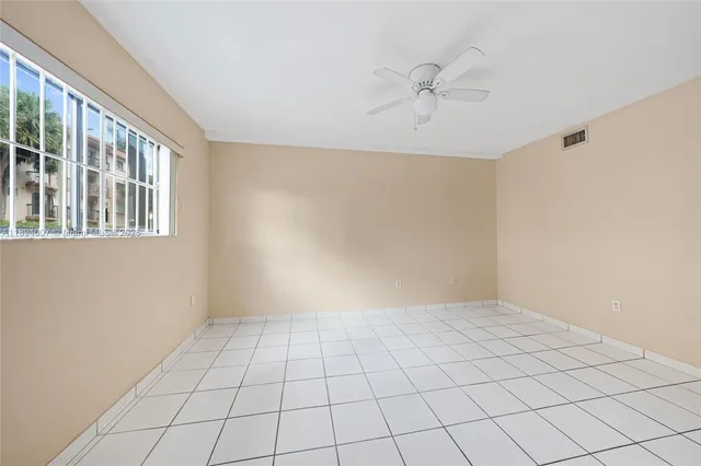 $1,975 | 5490 West 21st Court, Unit 112, Hialeah, FL 33016